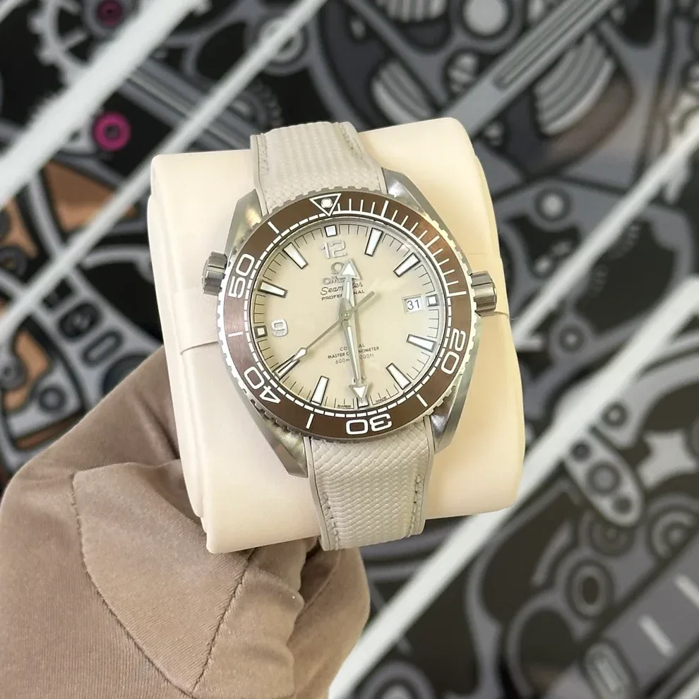 2025 Omega Seamaster Planet Ocean 600M Co-Axial Master Chronometer 43.5 Steel / Beige / Arabic / Strap 215.32.44.21.09.001