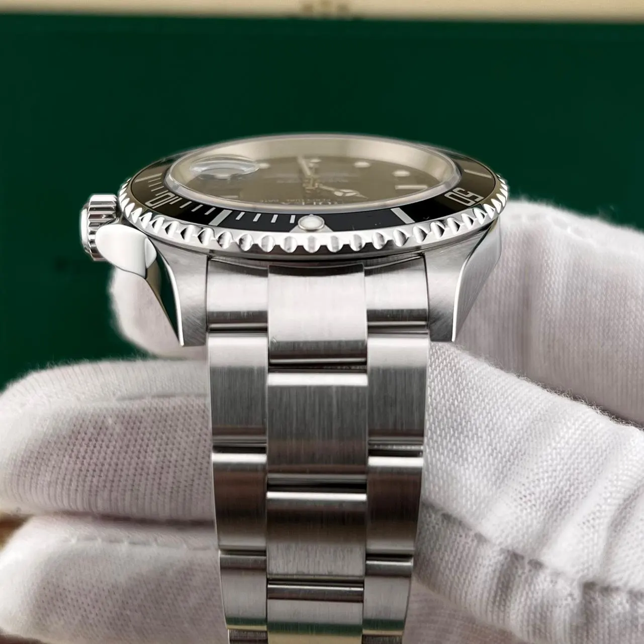 2007 Rolex Submariner Date / SuperLuminova 16610 Listing Image 4