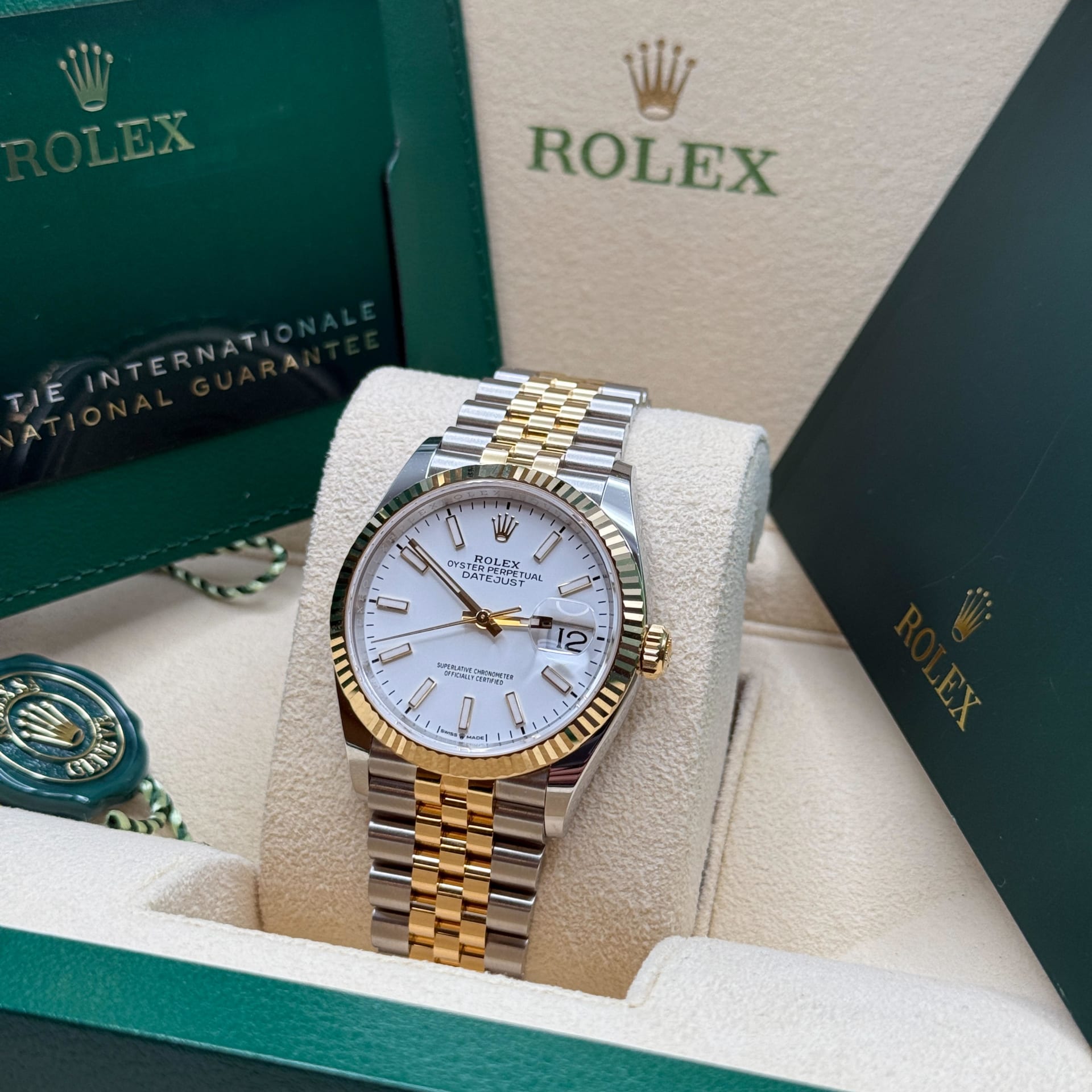 Rolex Datejust 36 Two-Tone Fluted / White / Jubilee 126233