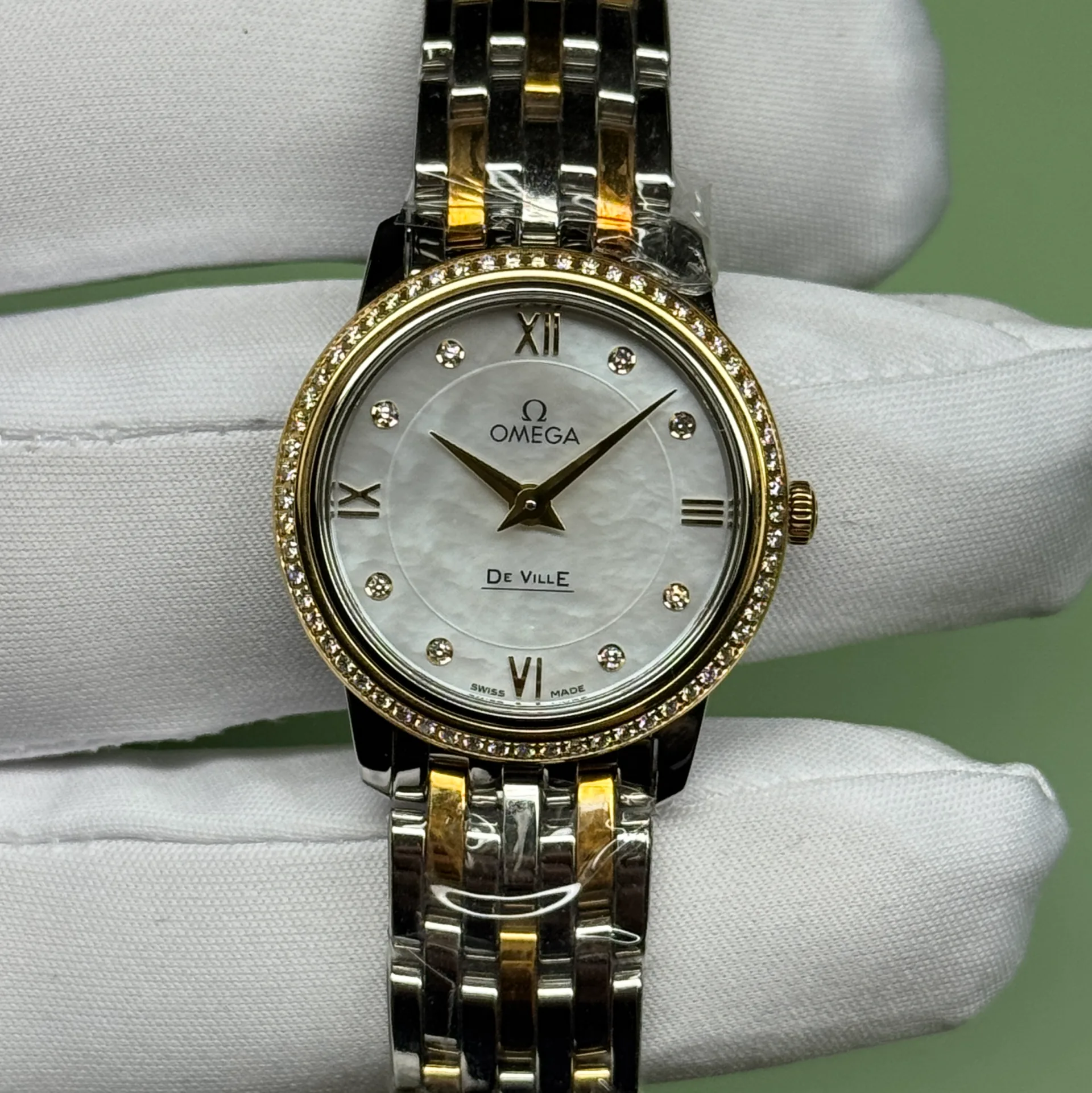 Omega De Ville Prestige Quartz 27.4 Two-Tone / Diamond-Set / MOP / Diamond-Set Roman / Bracelet 424.25.27.60.55.001