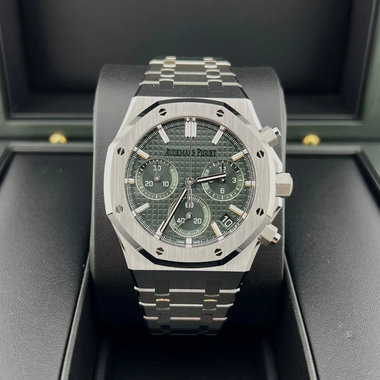 2023 Audemars Piguet Royal Oak Chronograph 41 Steel / Green / Bracelet 26240ST.OO.1320ST.08 Listing Image 1