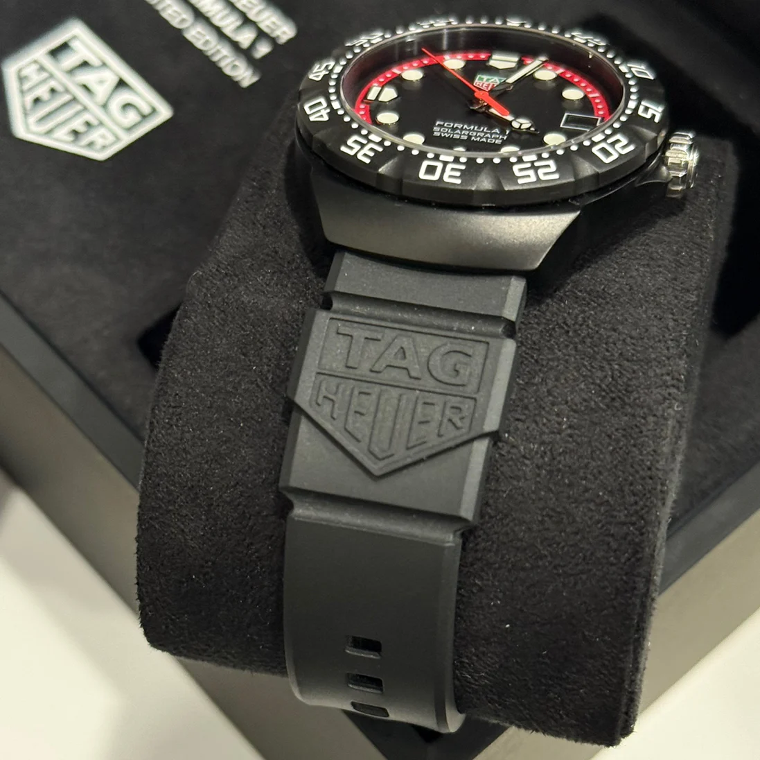 【希少】TAG HEUER PROFESSIONAL FORMULA1 ブラック TAG Heuer Formula 1 Chronograph - DLC Titanium - 44 mm | TAG