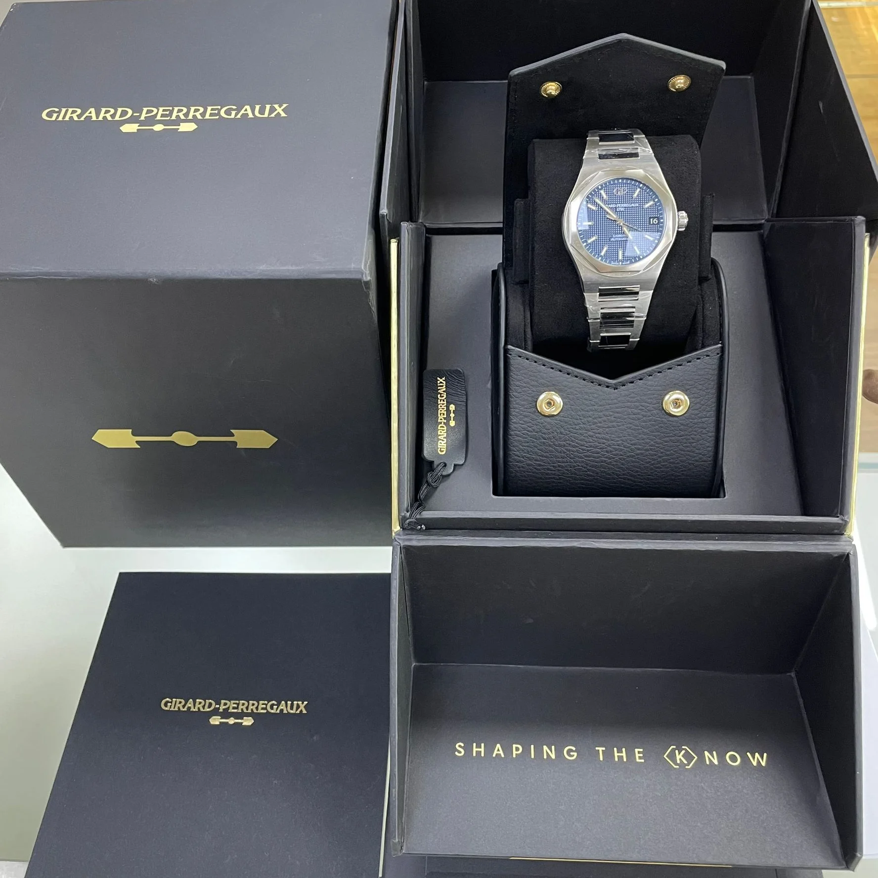 2022 Girard-Perregaux Laureato 42 Automatic Stainless Steel / Blue 81010-11-431-11A Listing Image 5