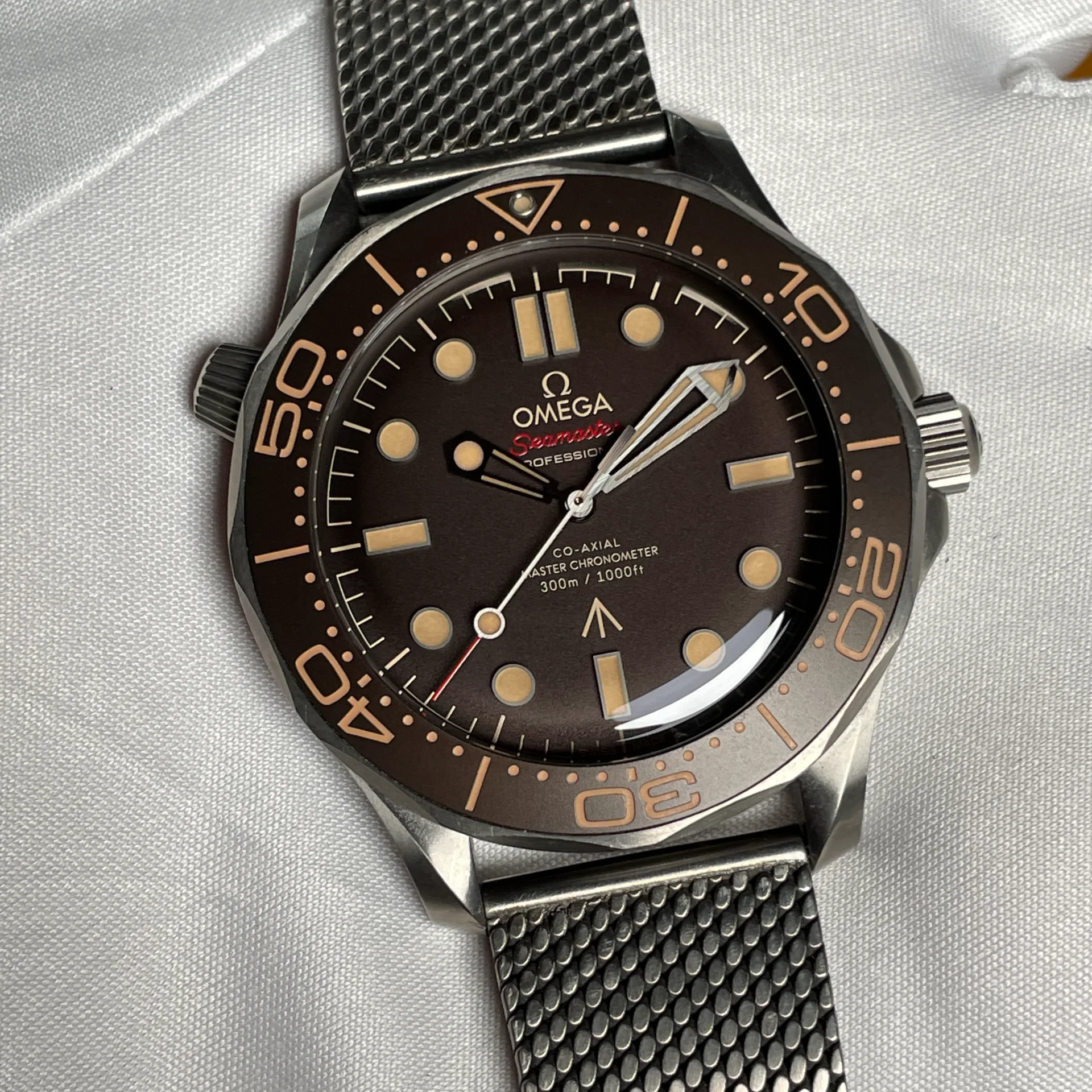 2020 Omega Seamaster Diver 300M "No Time to Die" / Bracelet 210.90.42.20.01.001