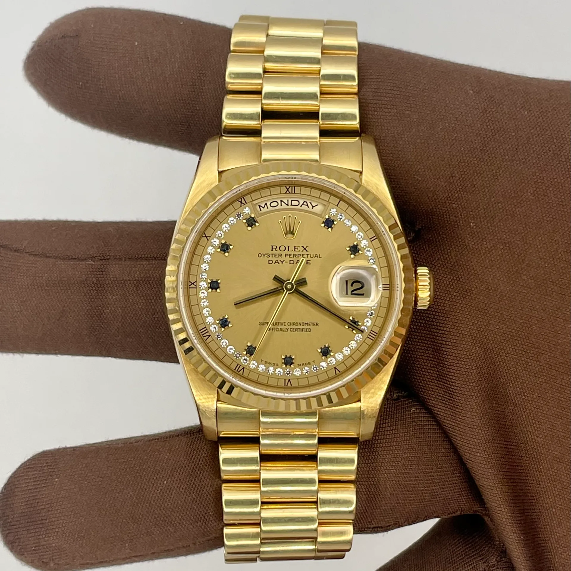 Rolex Day-Date Yellow Gold / Champagne / Diamond String / Sapphire Set / President 18238