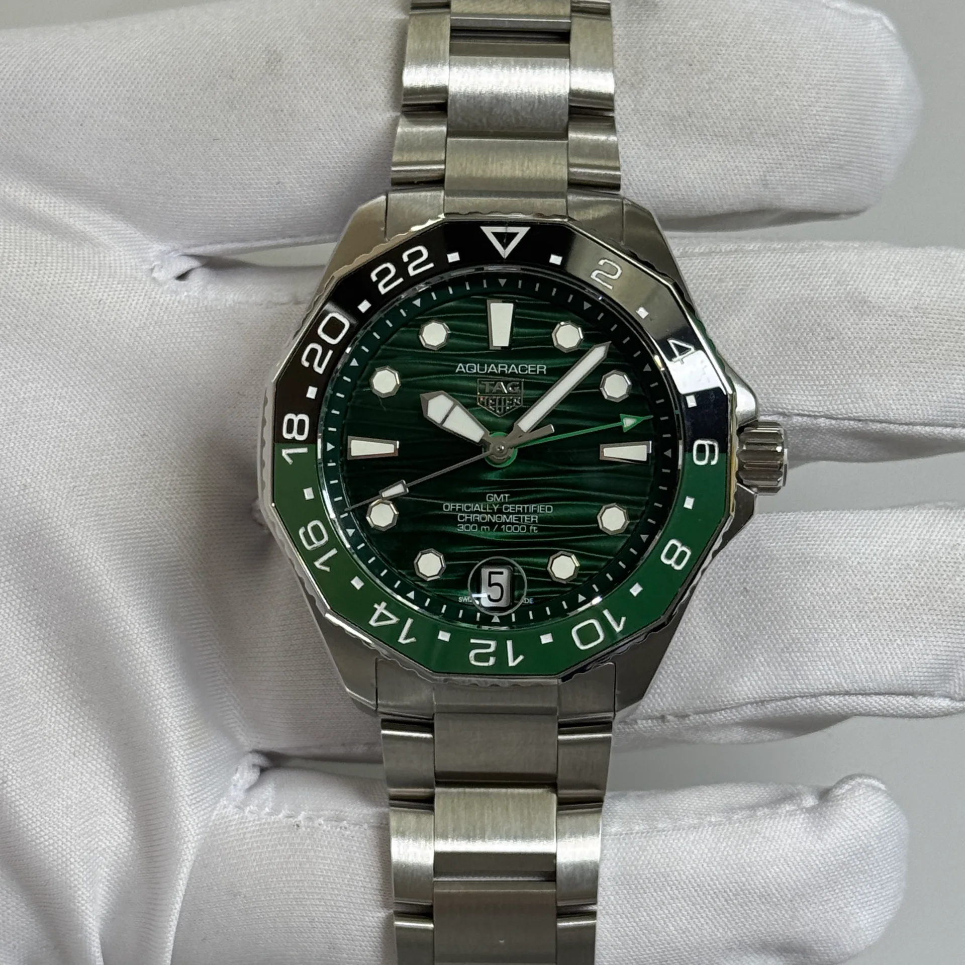 2024 Tag Heuer Aquaracer Professional 42 300 GMT Steel / Ceramic / Green / Bracelet WBP5115.BA0013