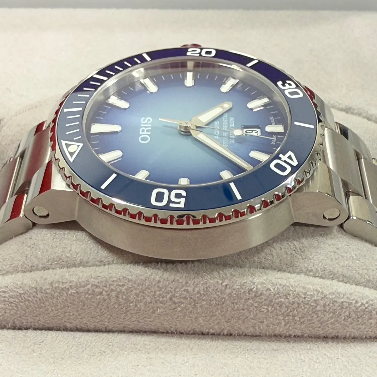 Auction: Oris Aquis Lake Baikal Limited to 1,999 Pieces 01 733