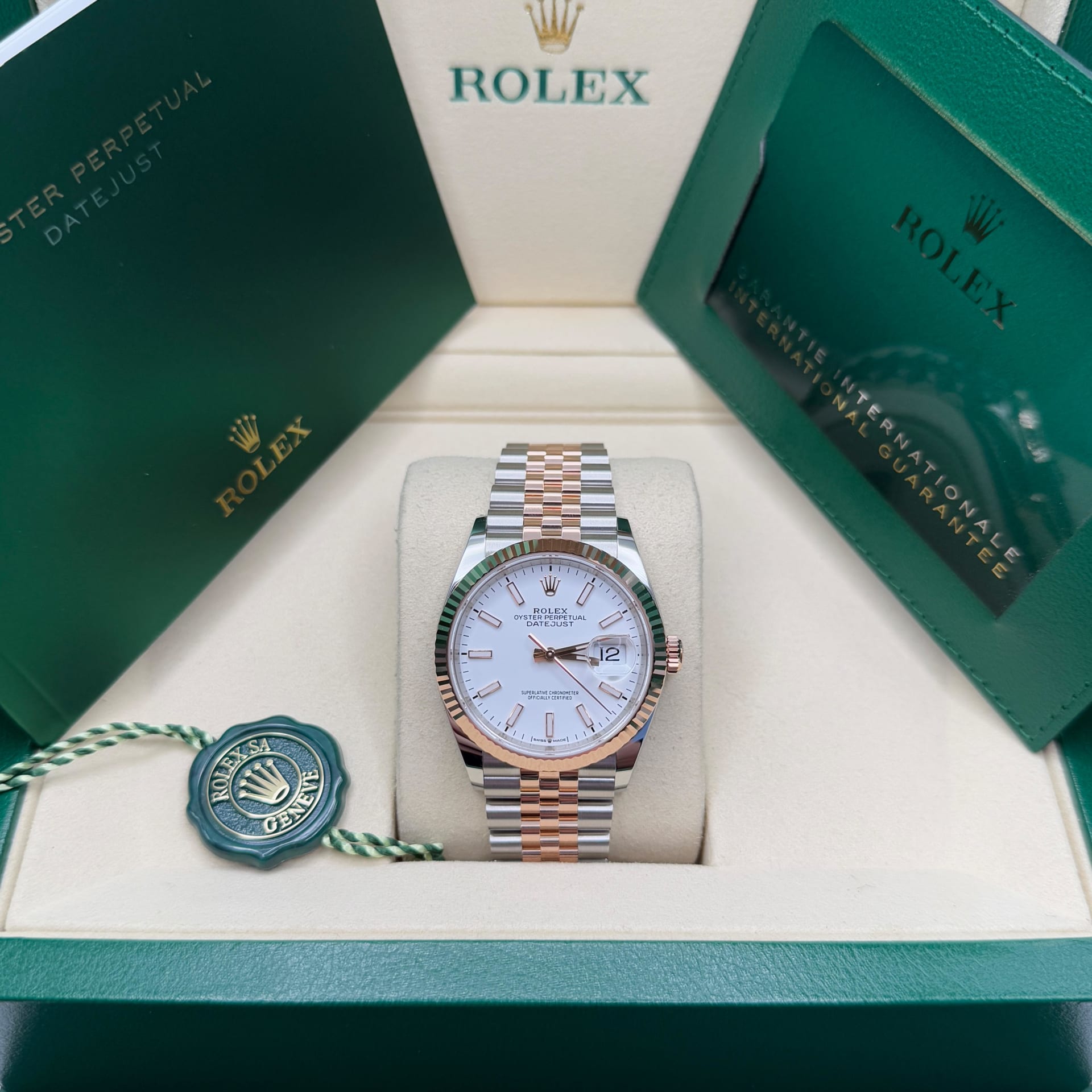 Rolex Datejust 36 Two-Tone Fluted / White / Jubilee 126231