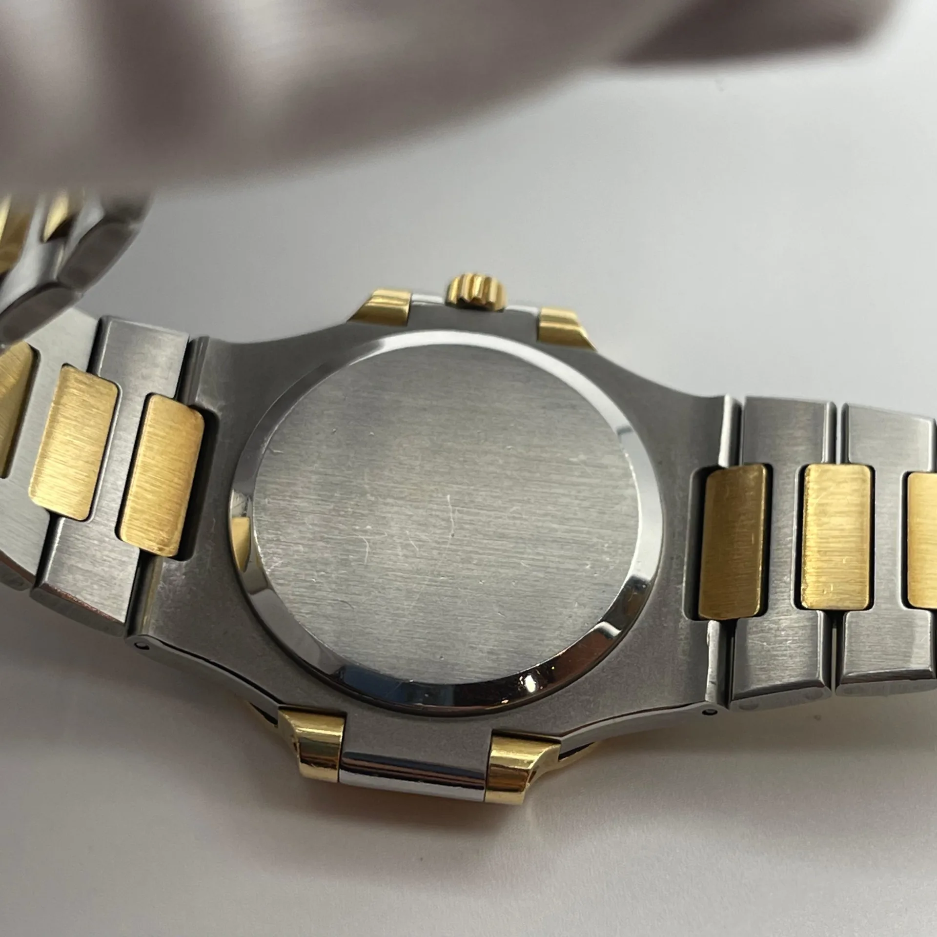 Patek Philippe Nautilus - 3/4 Size (Mid-Size) - Two-Tone / Champagne 3800/1JA Listing Image 4