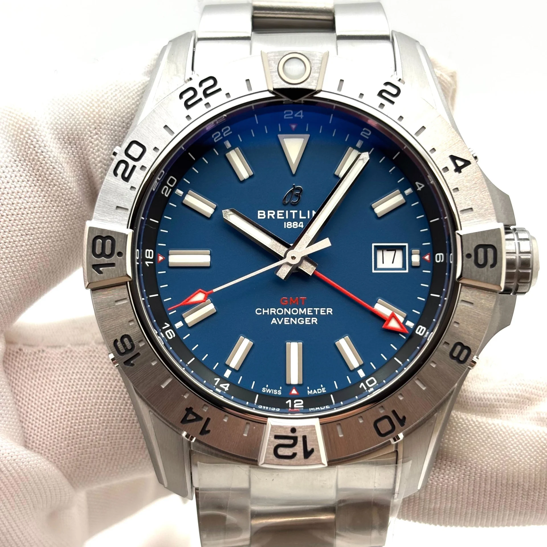 2025 Breitling Avenger Automatic GMT 44 Stainless Steel / Blue / Bracelet A32320101C1A1