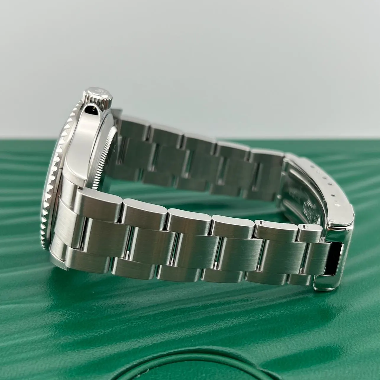 2009 Rolex Submariner Date / SuperLuminova 16610 Listing Image 7