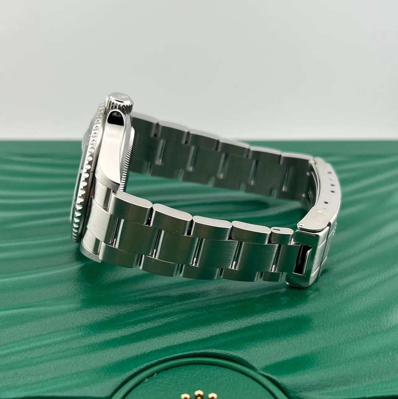2005 Rolex Submariner Date / SuperLuminova 16610 Listing Image 6
