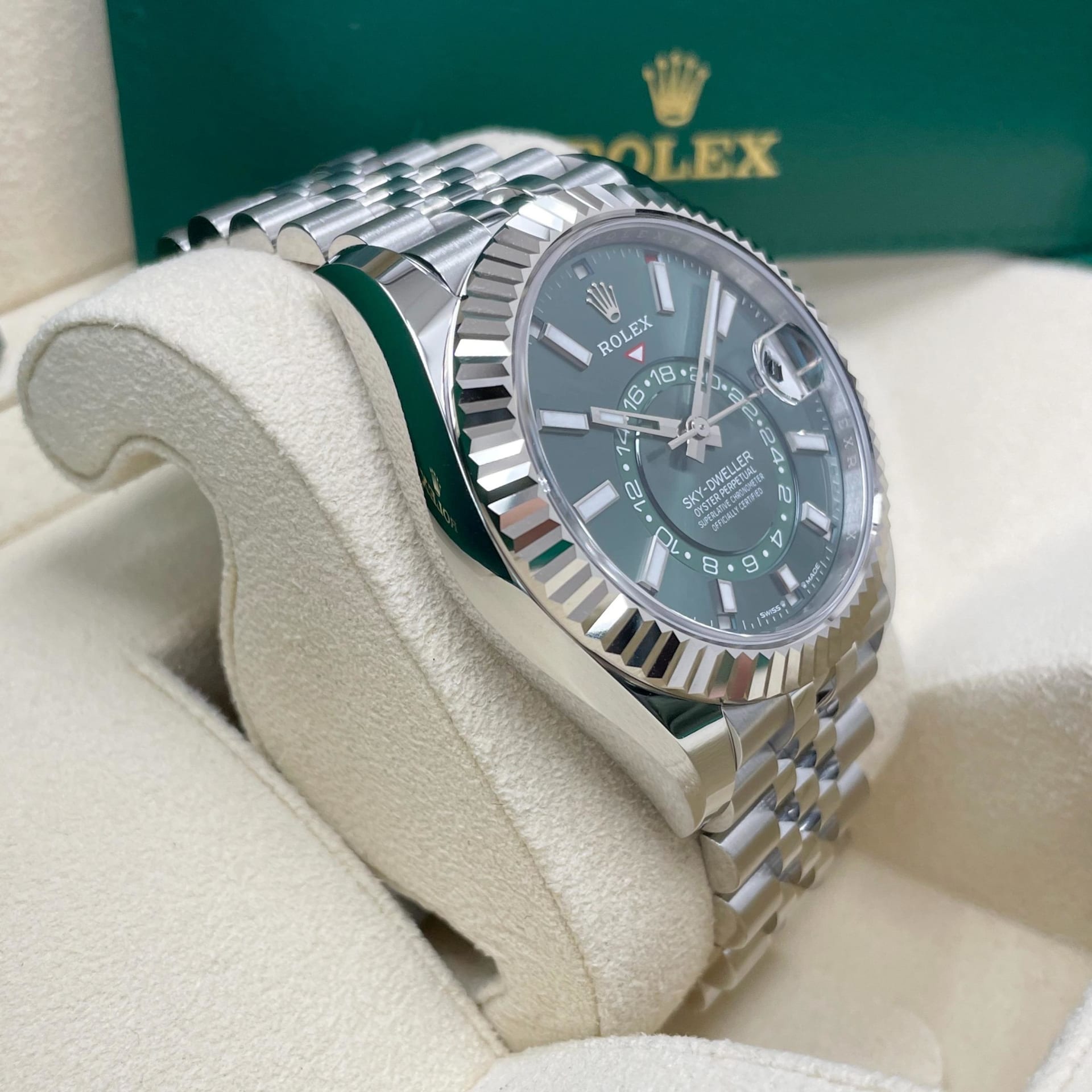 Rolex Sky-Dweller 42 Steel / Fluted / Green / Jubilee 336934
