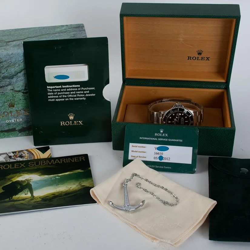 2002 Rolex Submariner Date / SuperLuminova 16610 Listing Image 7