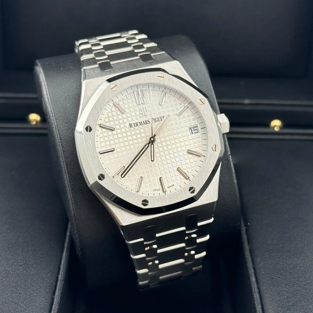 2020 Audemars Piguet Royal Oak 41 / Silvered 15500ST.OO.1220ST.04 Listing Image 3