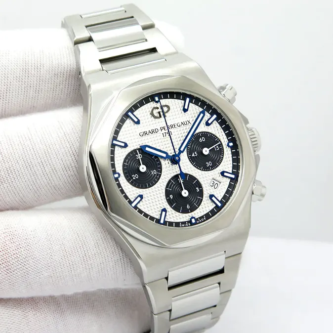 Girard-Perregaux Laureato 42 Chronograph Stainless Steel / Silver Panda / Bracelet 81020-11-131-11A Listing Image 1