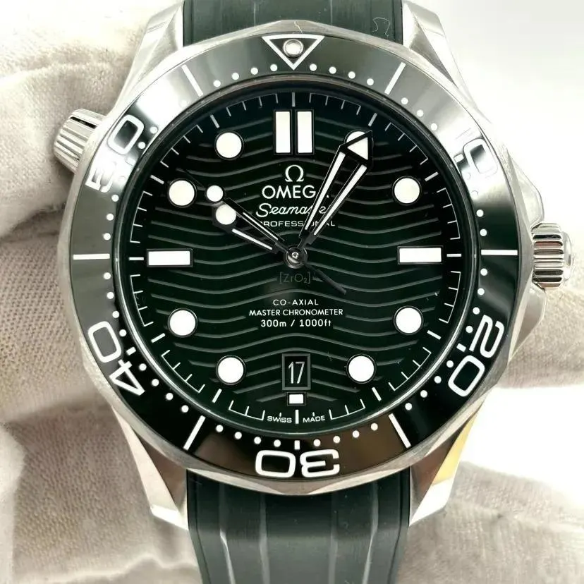 2025 Omega Seamaster Diver 300M Master Co-Axial 42 Stainless Steel / Green / Rubber 210.32.42.20.10.001