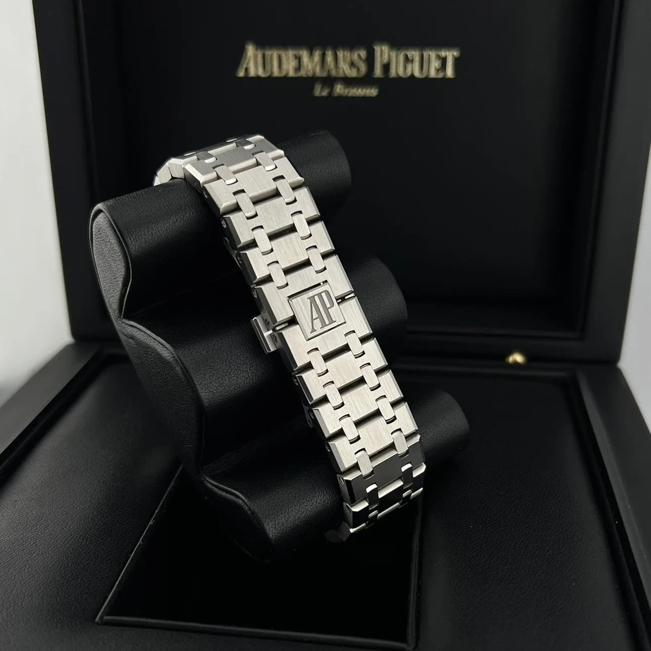 2020 Audemars Piguet Royal Oak 41 / Silvered 15500ST.OO.1220ST.04 Listing Image 7