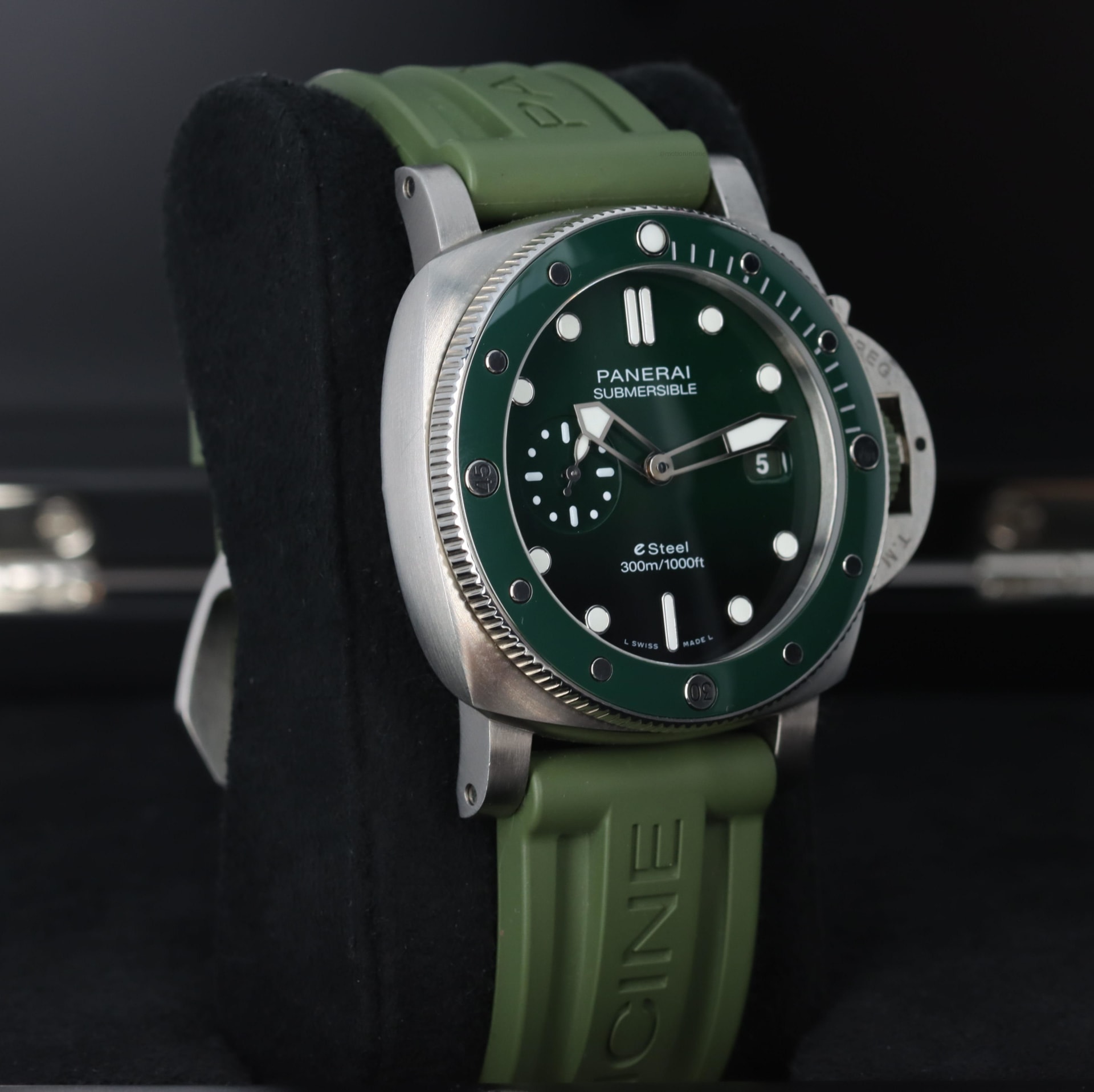 Panerai Submersible QuarantaQuattro ESteel Verde Smeraldo PAM01287