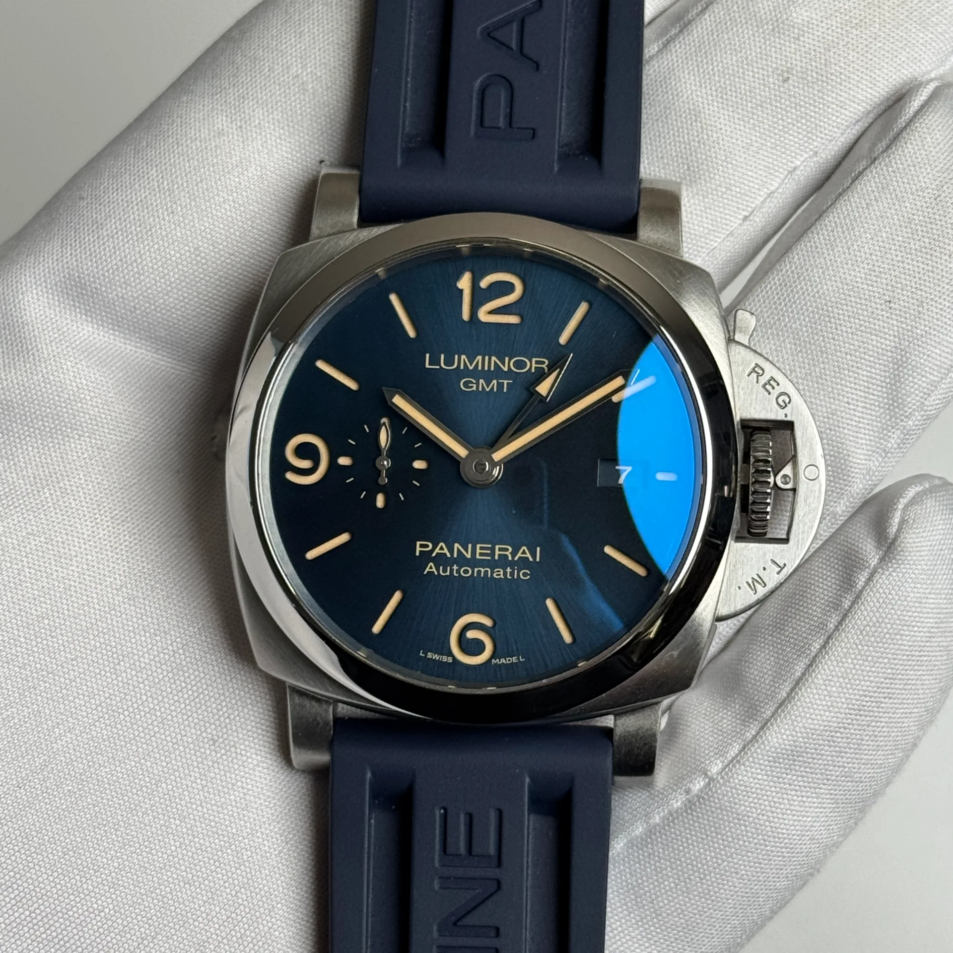 Auction: 2019 Panerai Luminor 1950 44 Days GMT Automatic - Main Image