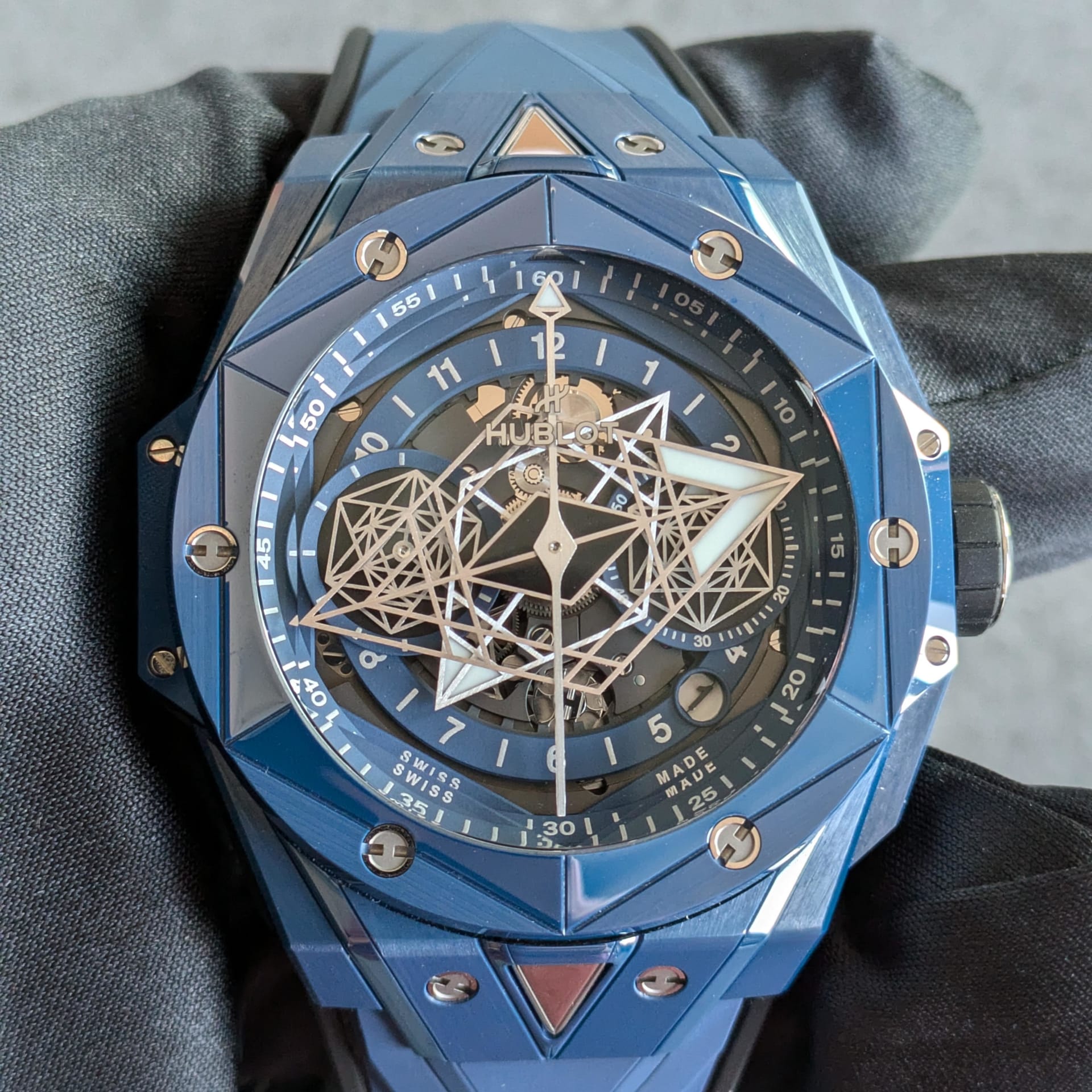 Hublot Big Bang Sang Bleu 45 Ceramic / Blue / Arabic / Strap Hublot Big Bang Sang Bleu 45 Ceramic / Blue / Arabic / Strap