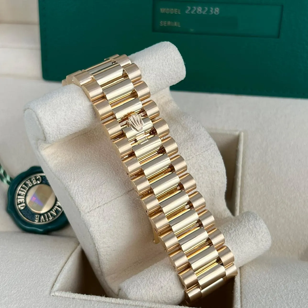 2021 Rolex Day-Date 40 Yellow Gold / Fluted / Silver / Roman
