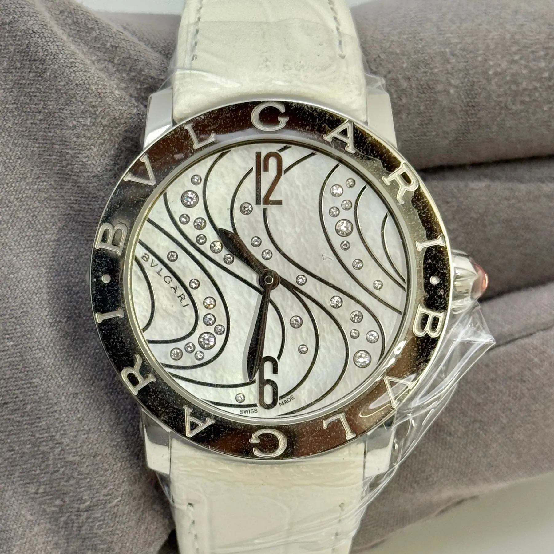 Bvlgari Bvlgari Bvlgari 37 Stainless Steel / MOP Diamond-Set / Arabic / Strap 102030