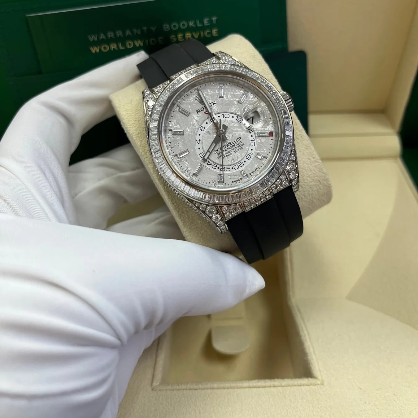 Rolex Sky-Dweller 42 White Gold and Diamond-Set / Baguette Rolex Sky-Dweller 42 White Gold and Diamond-Set / Baguette