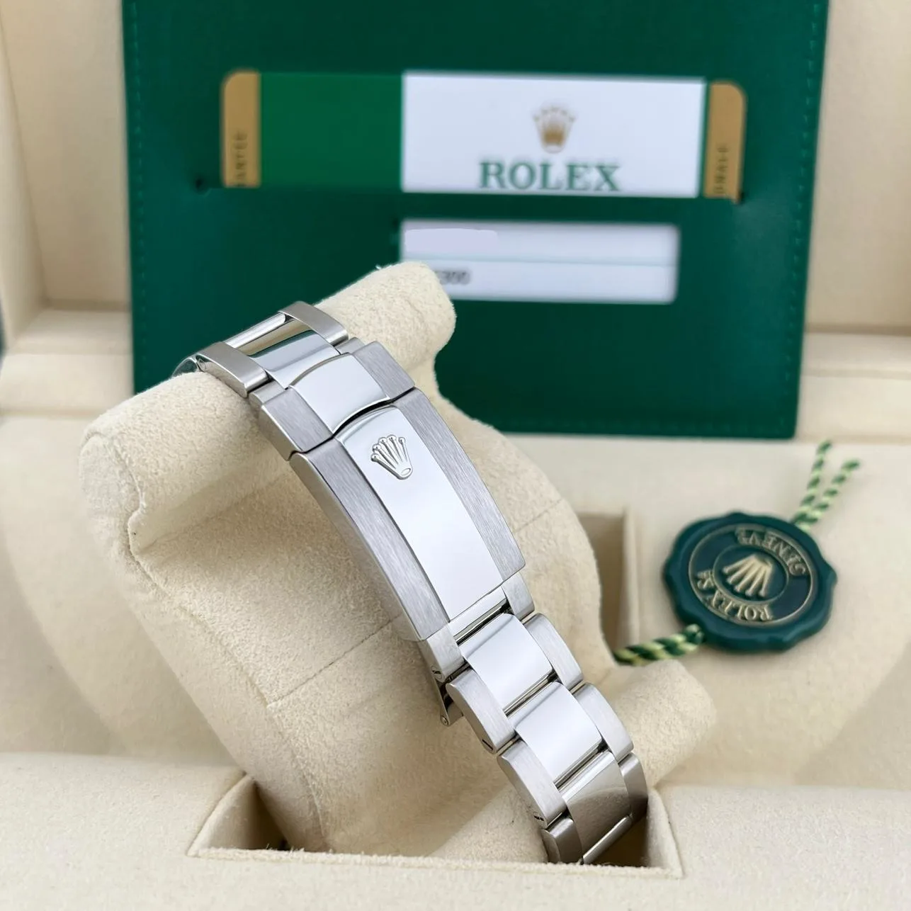 2020 Rolex Datejust 41 Smooth / Black / Oyster 126300-0011 Listing Image 4