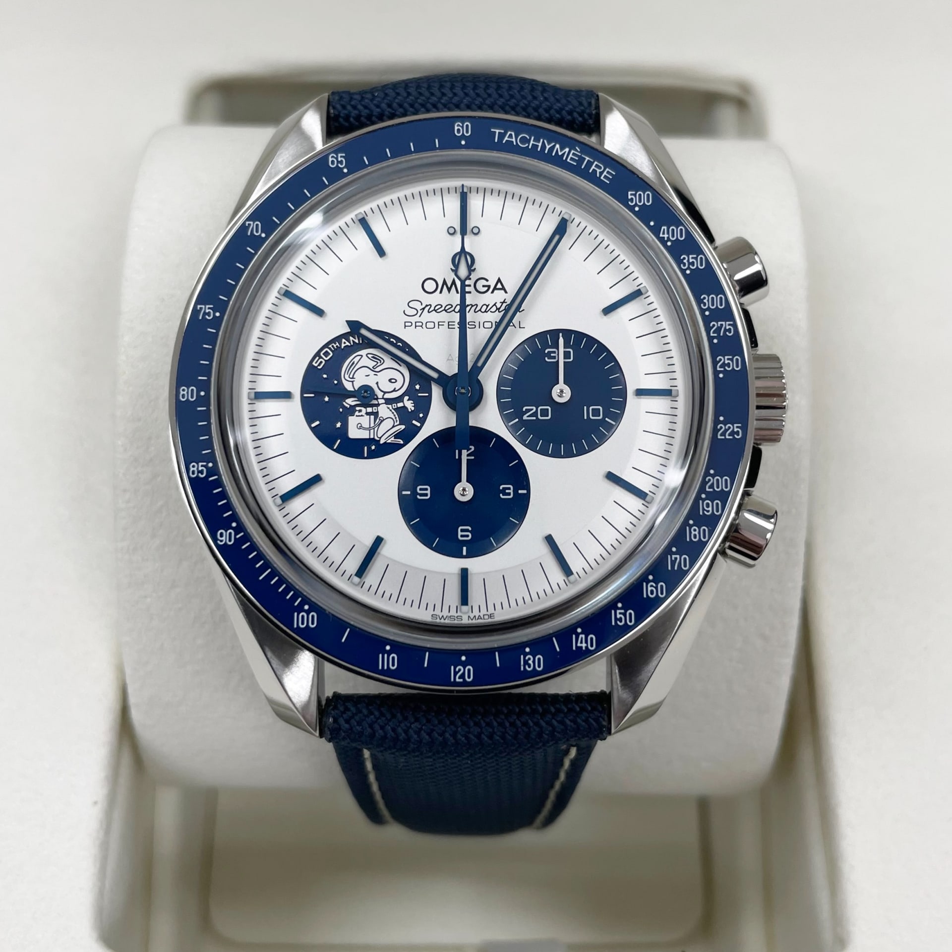 Omega Speedmaster Moonwatch Snoopy 310.32.42.50.02.001