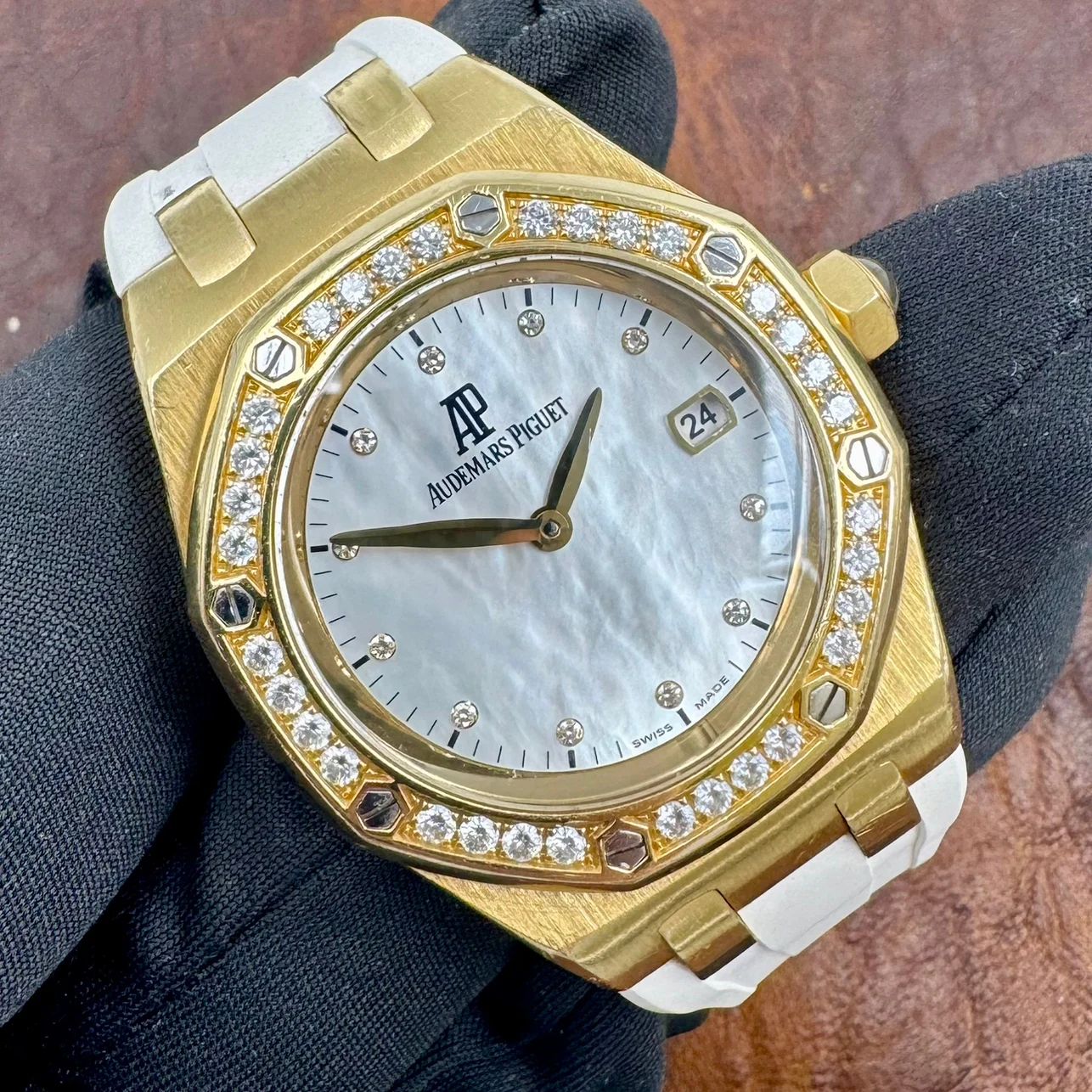 Audemars Piguet Royal Oak Quartz 33 Yellow Gold / Diamond-Set / MOP / Strap 67601BA.ZZ.D012CR.03