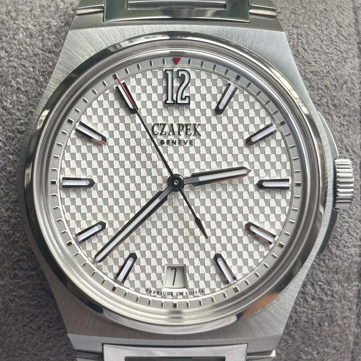 Czapek Antarctique Passage De Drake Ice White 40.5 Steel / White / Arabic / Bracelet Antarctique Passage De Drake - Ice White