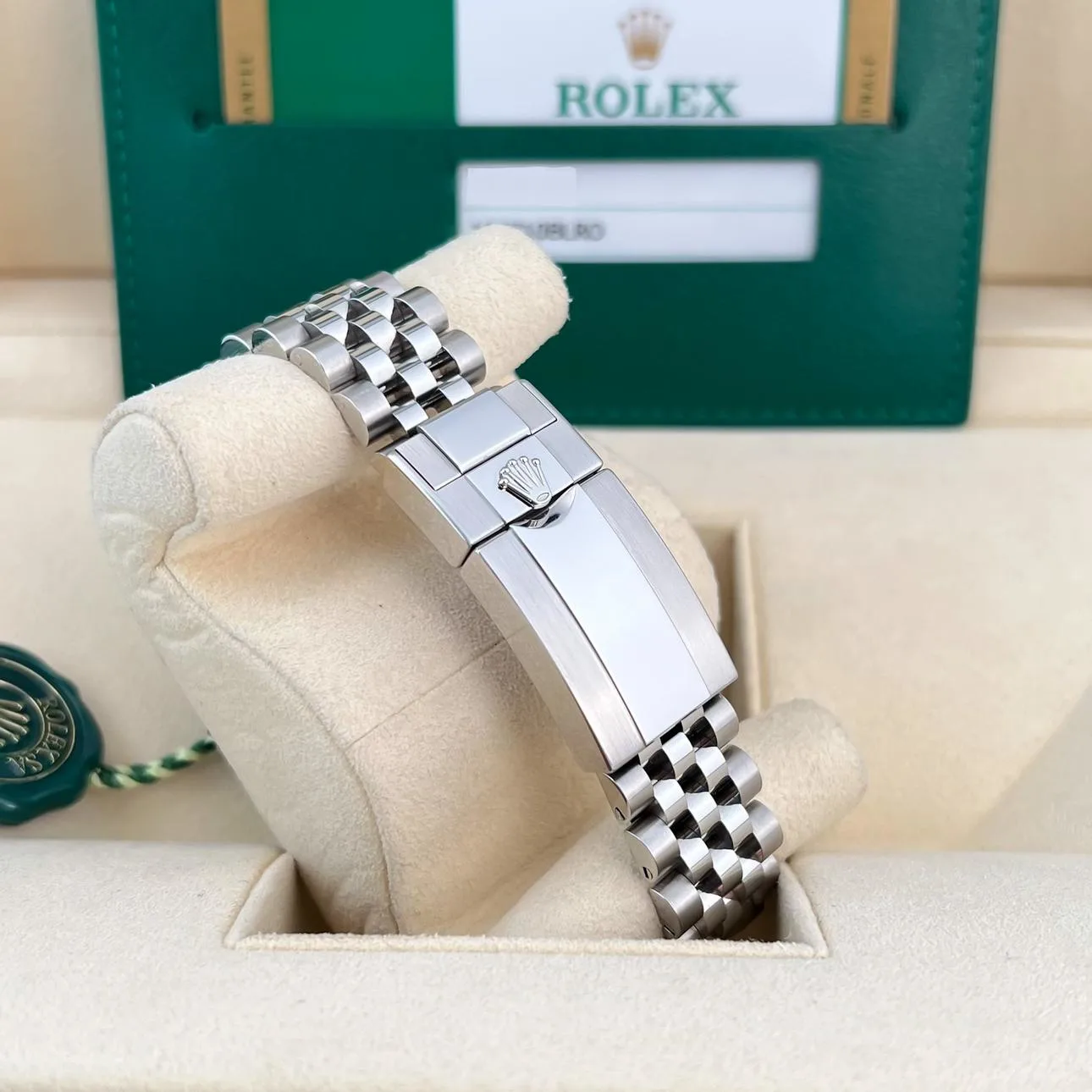 2020 Rolex GMT-Master II "Pepsi" / Jubilee 126710BLRO-0001 Listing Image 4