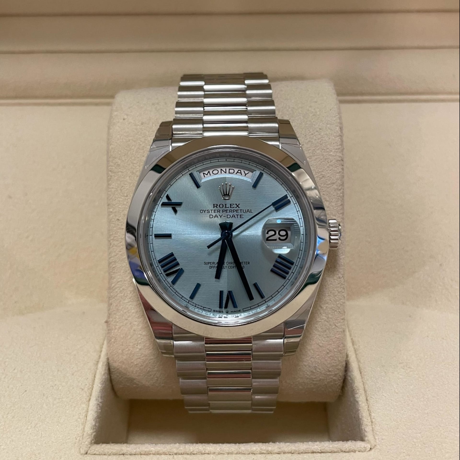 Rolex Day-Date 40 Platinum / Smooth / Ice-Blue Quadrant Rolex Day-Date 40 Platinum / Smooth / Ice-Blue Quadrant