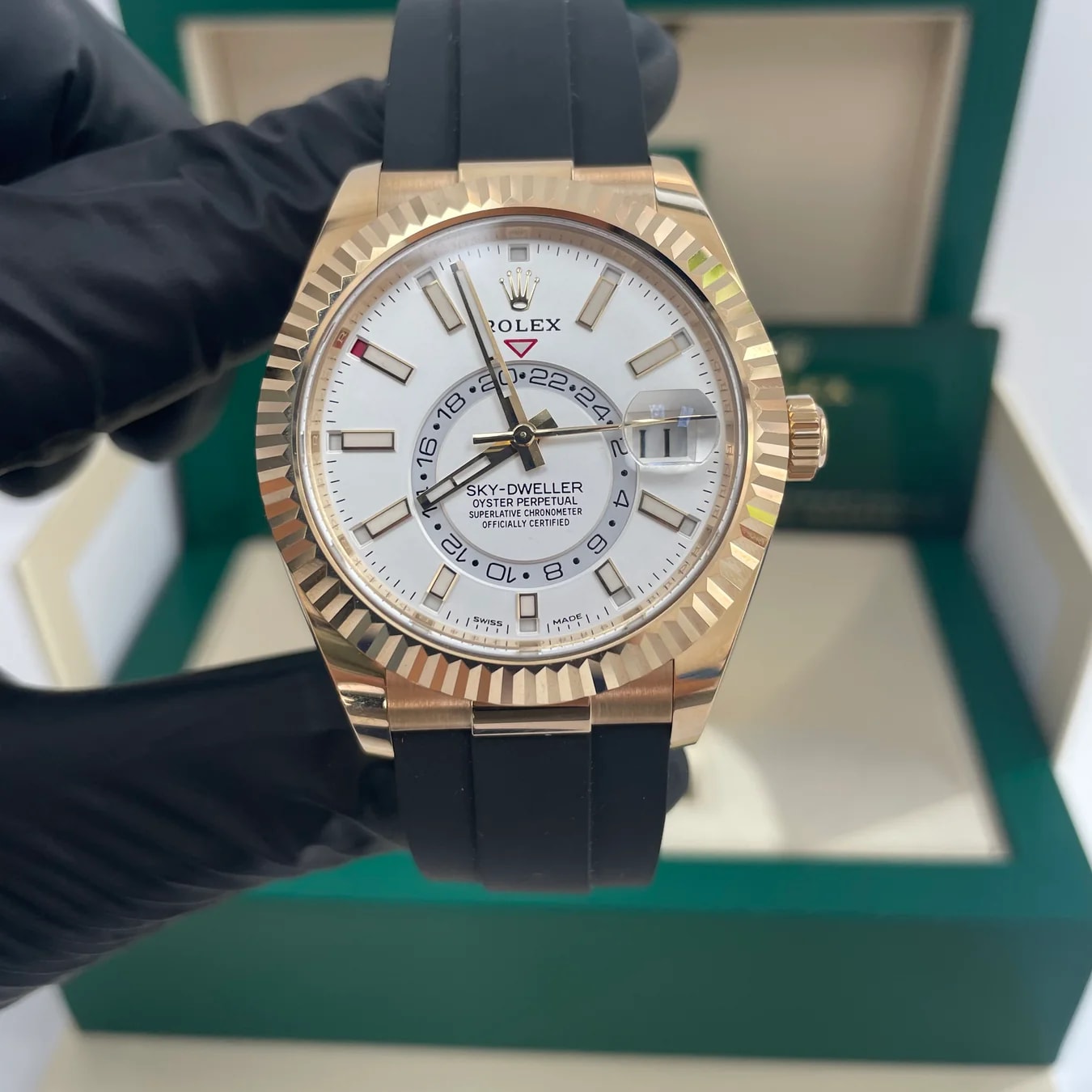 Rolex Sky-Dweller Yellow Gold / White / Oysterflex 326238