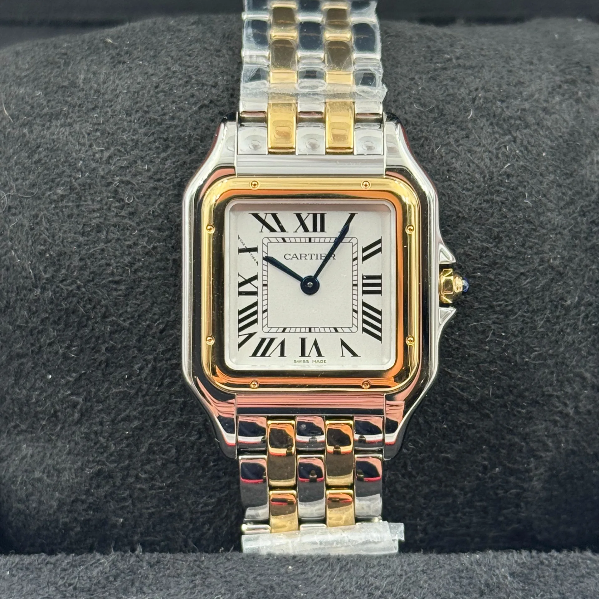 2025 Cartier  Panthere de Cartier Quartz Medium Yellow Gold / Silvered / Roman / Bracelet W2PN0019