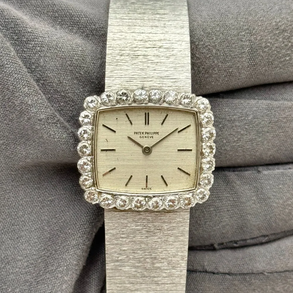 Patek Philippe Rectangular 24 White Gold / Diamond-Set / Silver / Bracelet 3352G