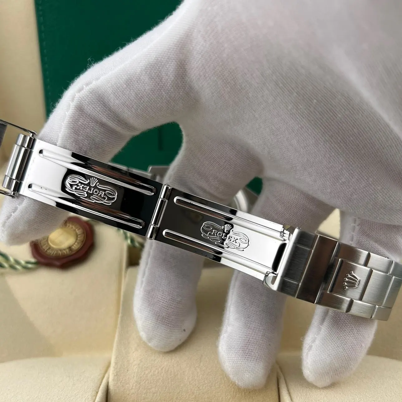 2007 Rolex Submariner Date / SuperLuminova 16610 Listing Image 7