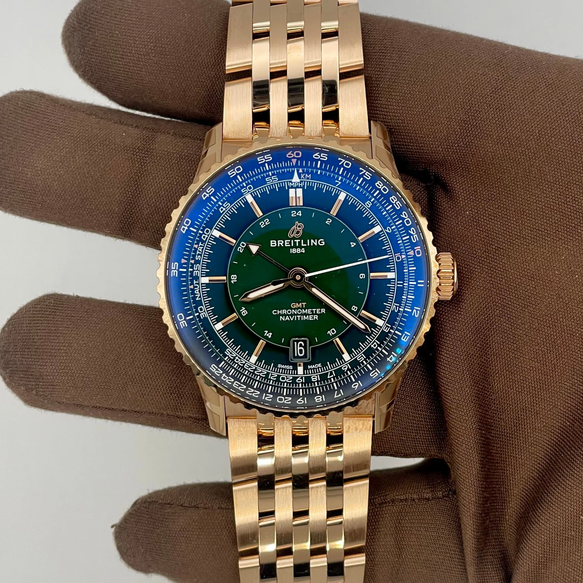 2025 Breitling Navitimer GMT 41 Automatic Red Gold / Green / Bracelet R32310251L1R1