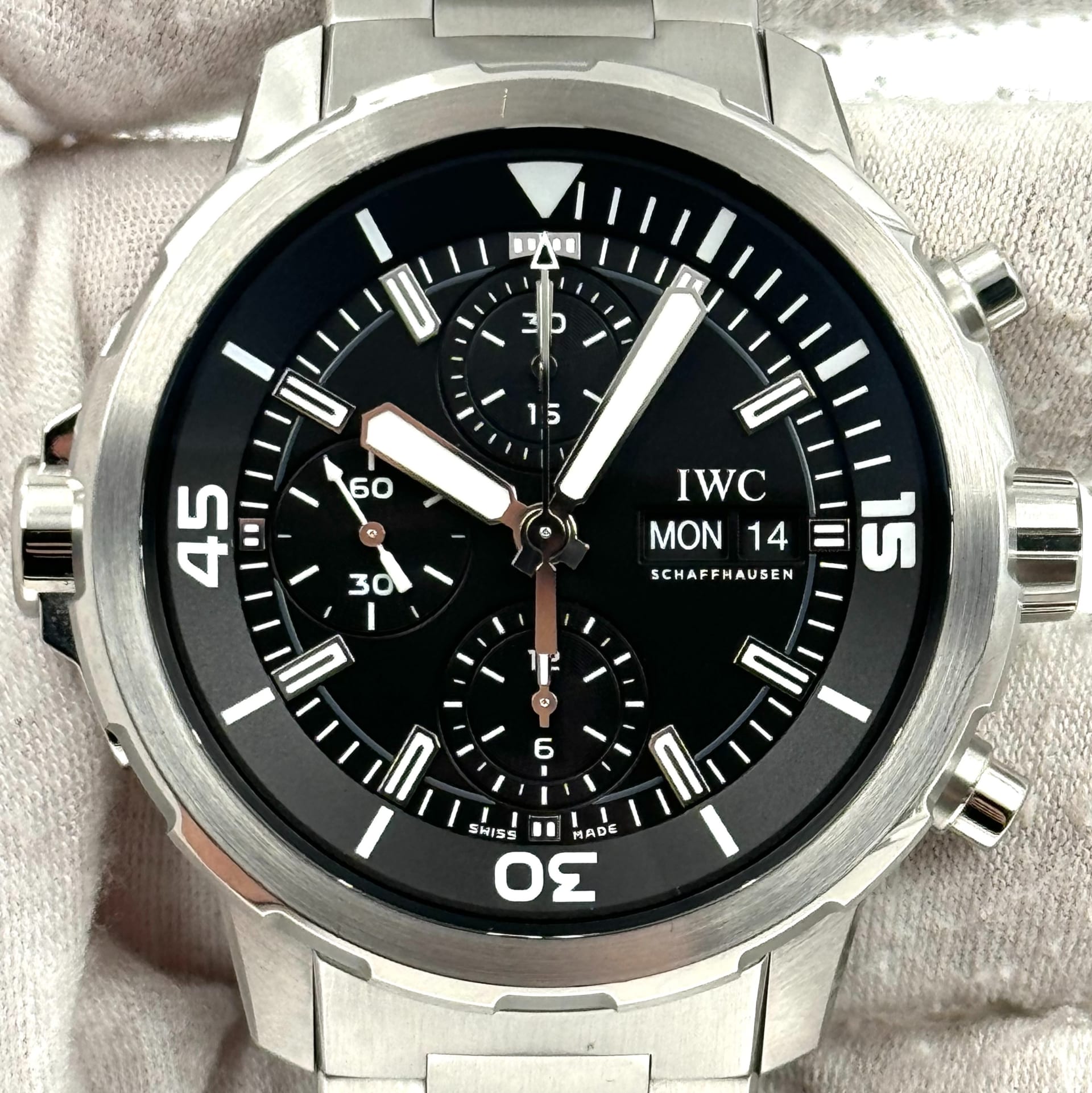 Auction 2021 IWC Aquatimer Chronograph Steel Black Bracelet IW3768 04 Bezel