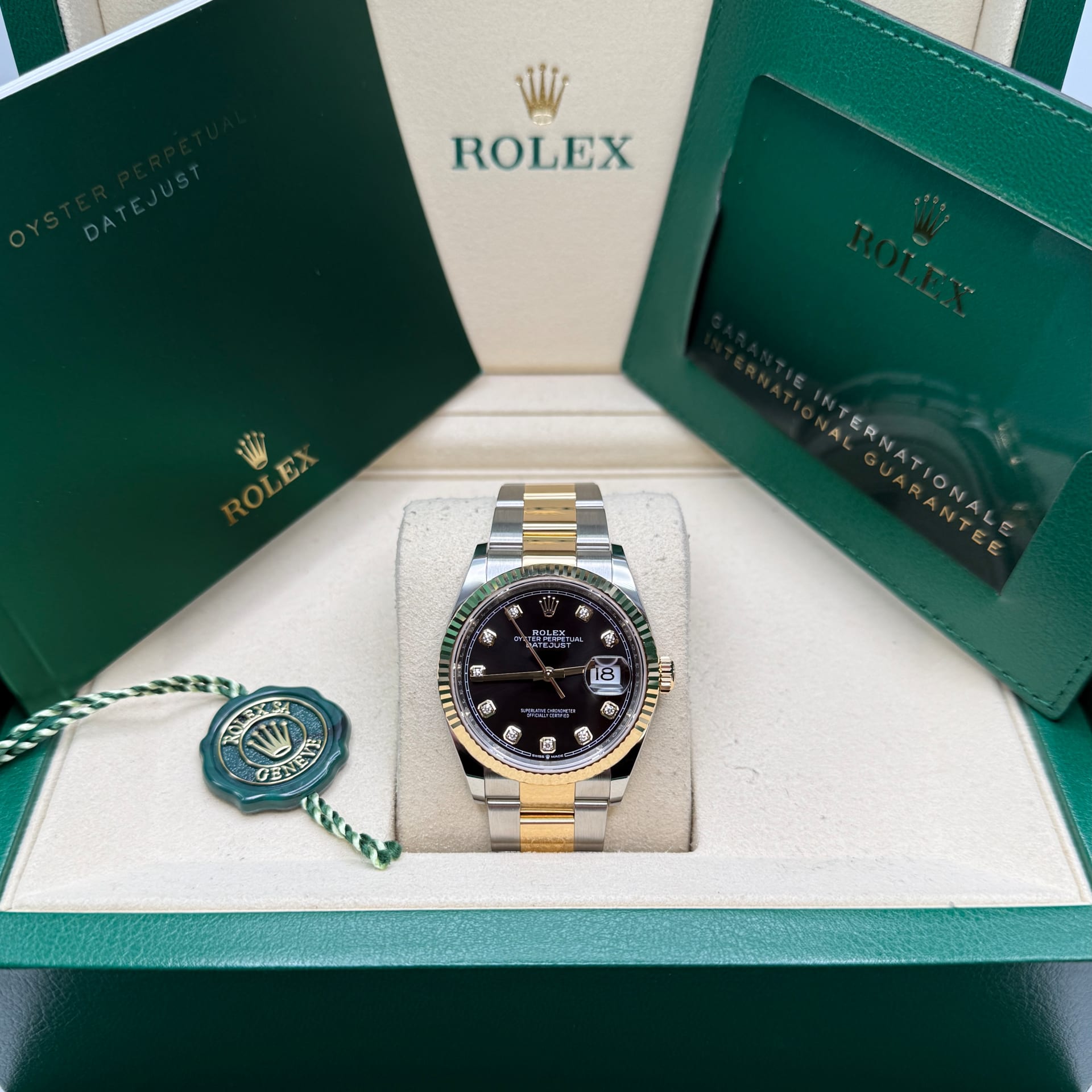 Rolex Datejust 36 Two-Tone Fluted / Black / Diamond-Set / Oyster