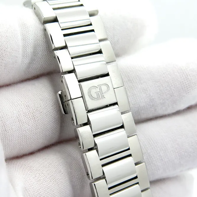 Girard-Perregaux Laureato 42 Chronograph Stainless Steel / Silver Panda / Bracelet 81020-11-131-11A Listing Image 7