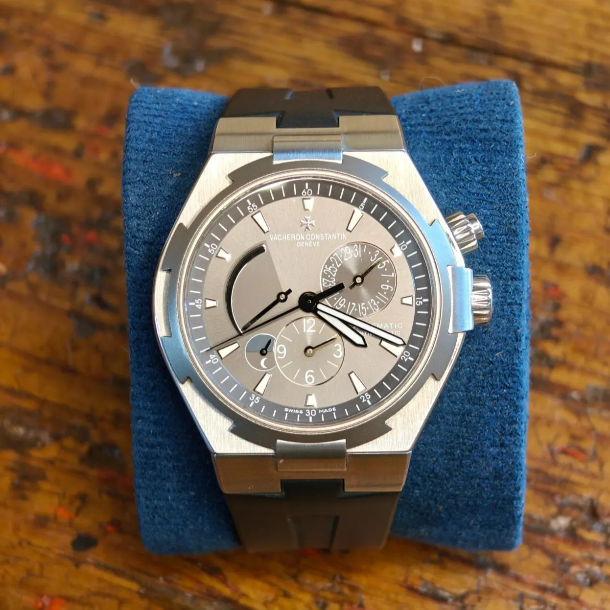 Vacheron Constantin Overseas Dual Time 42 Steel / Titanium / Gray / Strap 47450/000W-9511