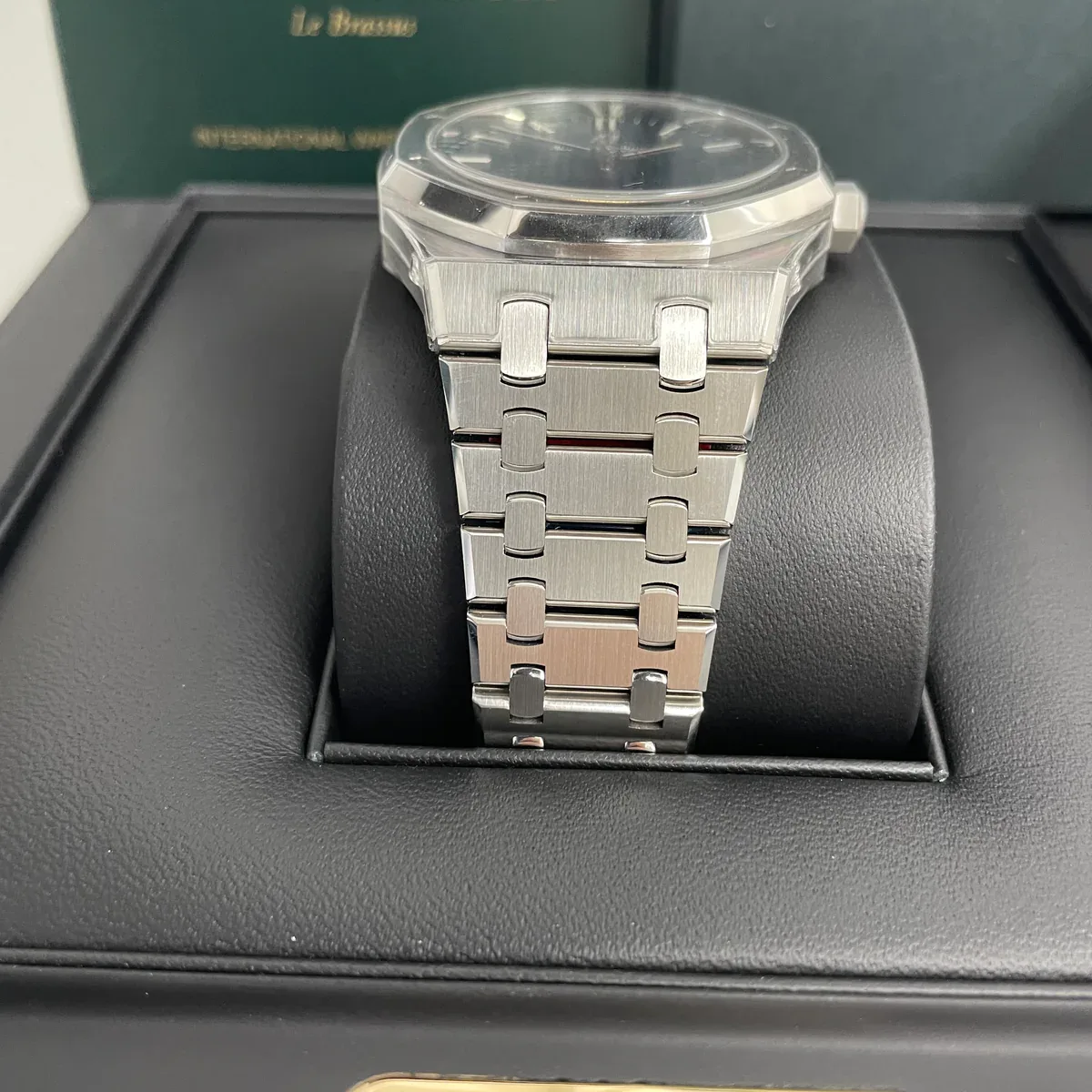 2021 Audemars Piguet Royal Oak 41 / Blue 15500ST.OO.1220ST.01 Listing Image 4