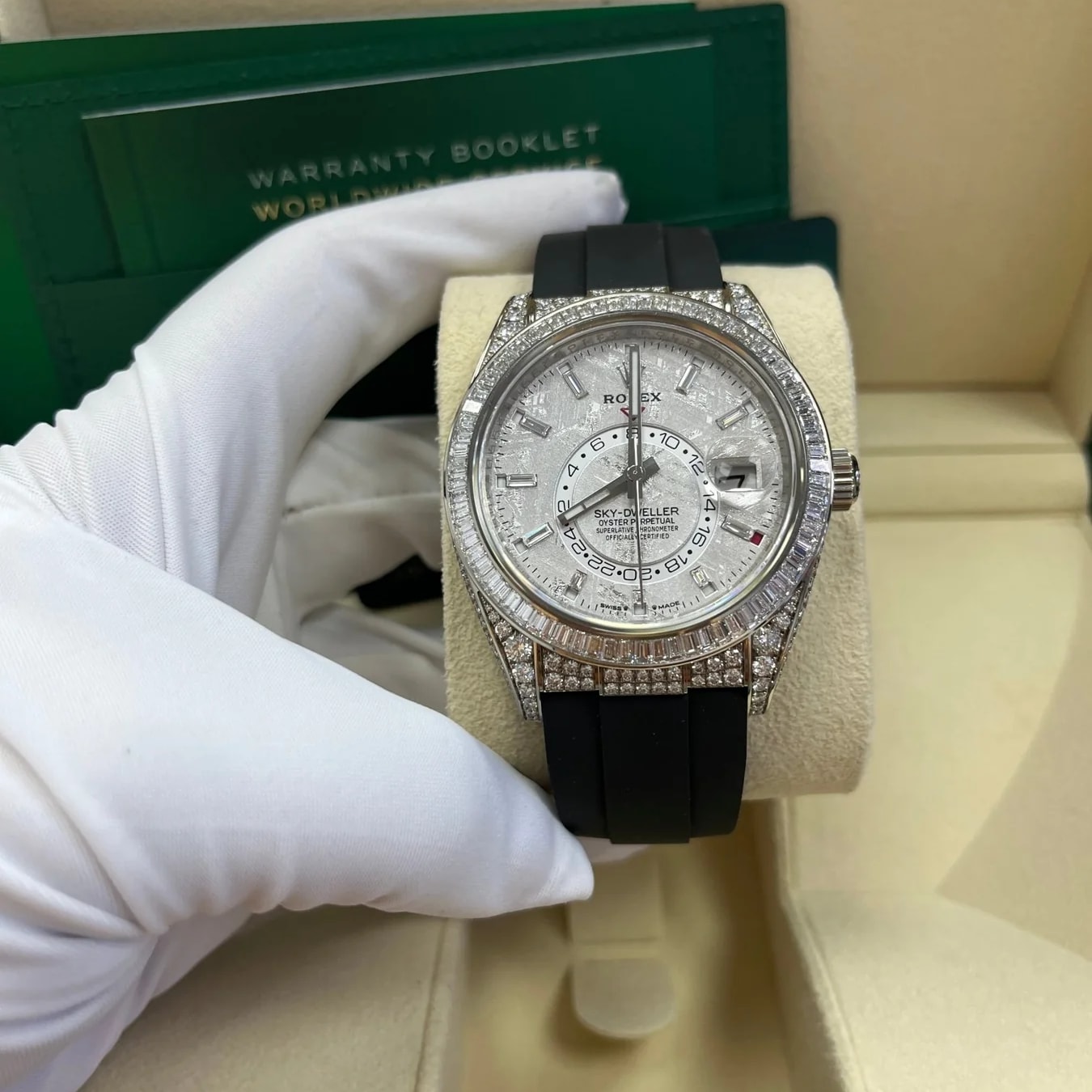 Rolex Sky-Dweller 42 White Gold and Diamond-Set / Baguette Rolex Sky-Dweller 42 White Gold and Diamond-Set / Baguette