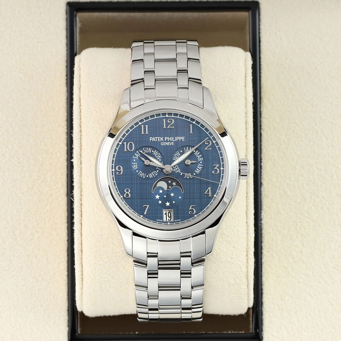 2023 Patek Philippe Annual Calendar / Blue 4947/1A-001