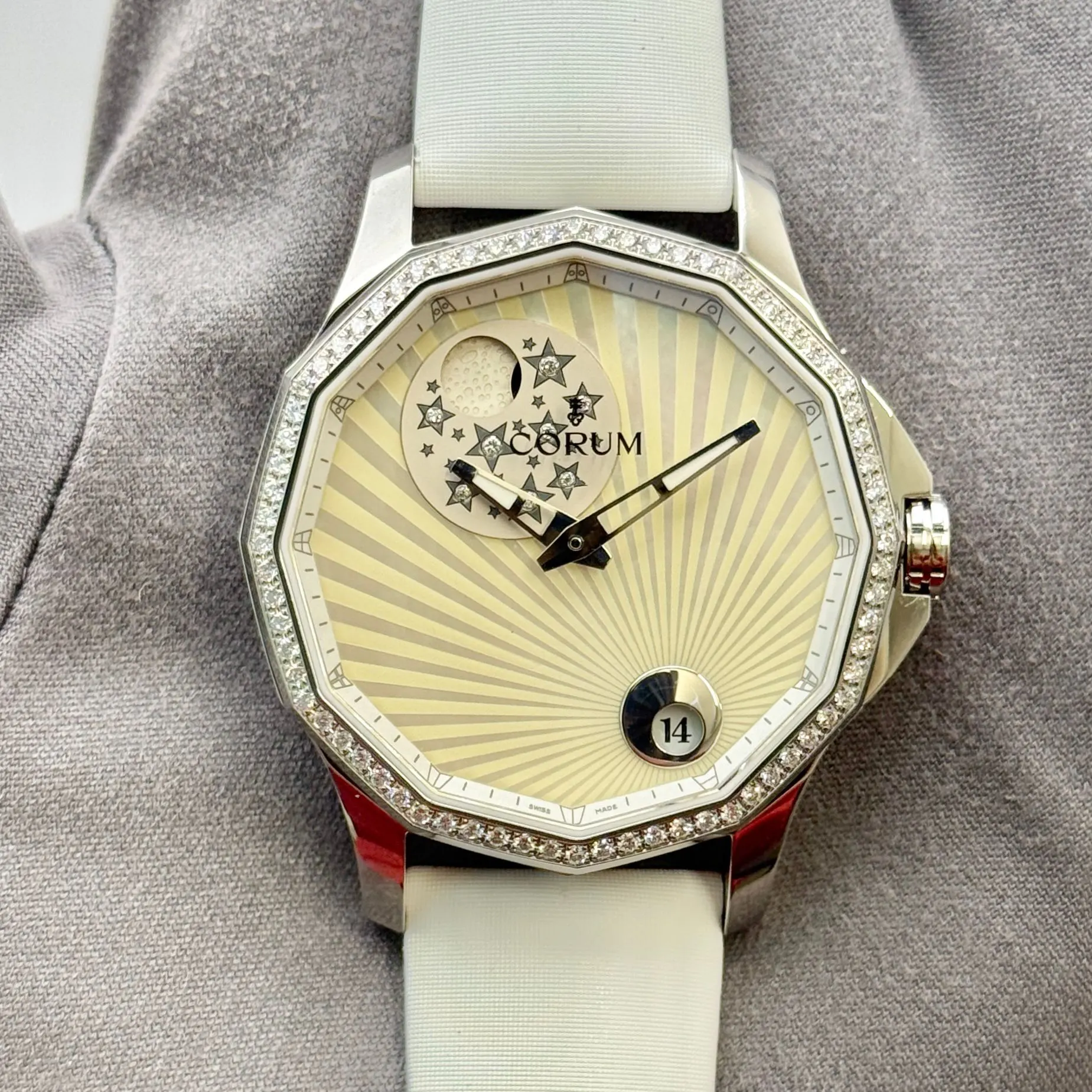 Corum Admiral's Cup Legend Mystery Moon 38 Steel / Diamond-Set / MOP / Strap 384.101.47/0F49