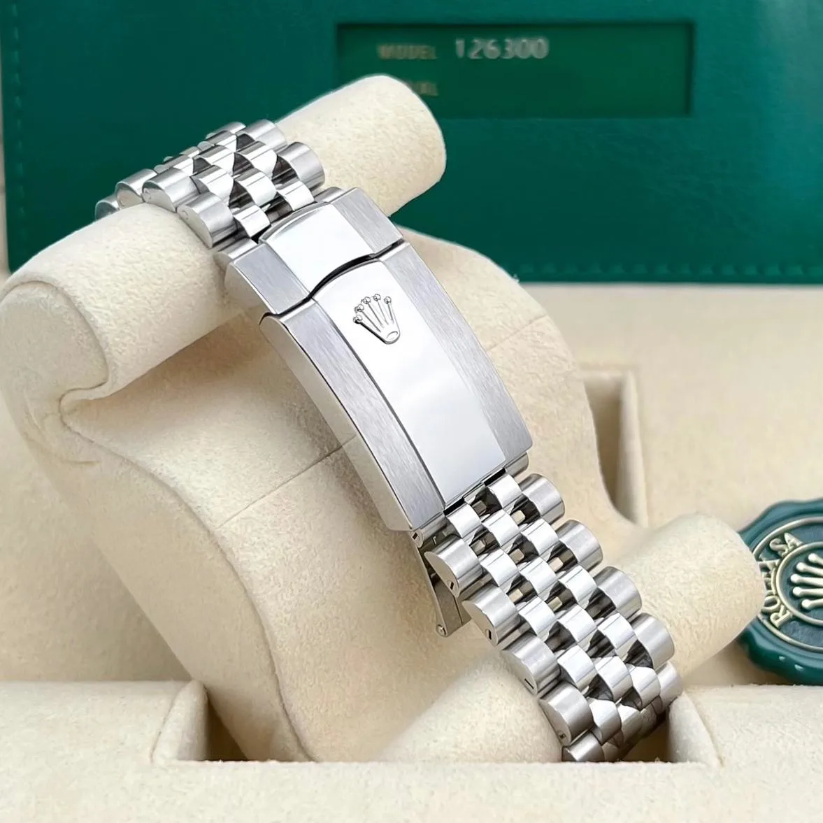 2024 Rolex Datejust 41 Smooth / White / Roman / Jubilee 126300-0016 Listing Image 4