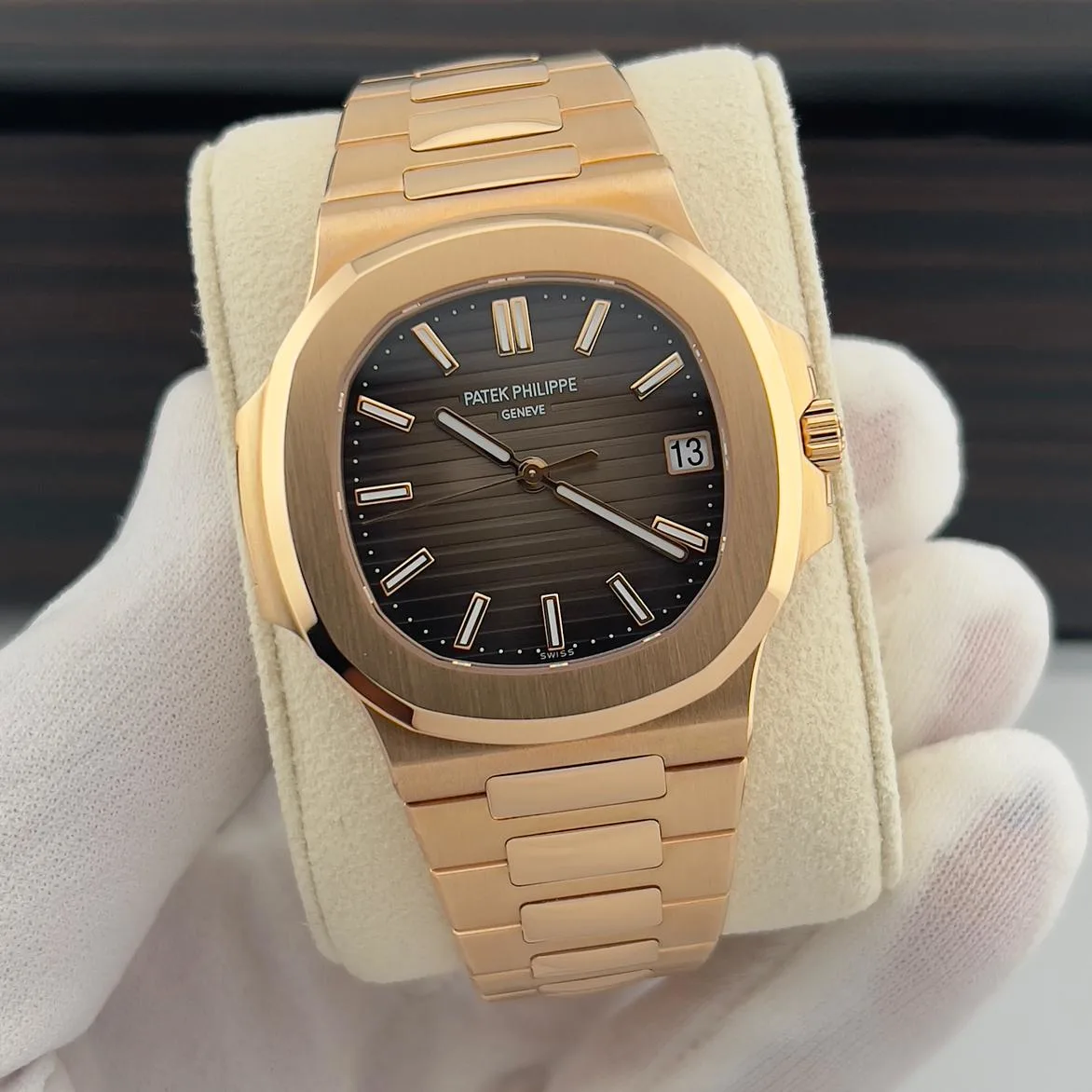 2017 Patek Philippe Nautilus Rose Gold / Brown 5711/1R-001 Listing Image 4