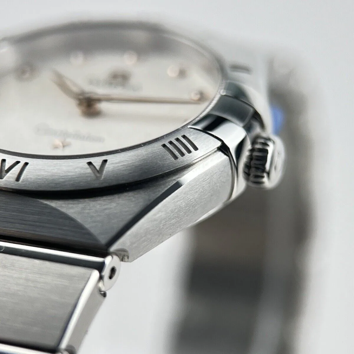 2021 Omega Constellation Manhattan 28 Quartz Stainless Steel / Silver Silk 131.10.28.60.52.001 Listing Image 2